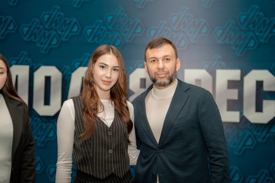 Наталья Великодная: В минувшие выходные дни представители Тельмановского штаба «Молодой Республики» и «Молодой Гвардии Единой России» ДНР, приняли участие в итоговом съезде «Молодой Республики», который прошёл в живописном... Наталья Великодная: В минувшие выходные дни представители Тельмановского штаба «Молодой Республики» и «Молодой Гвардии Единой России» ДНР, приняли участие в итоговом съезде «Молодой Республики», который прошёл в живописном...
