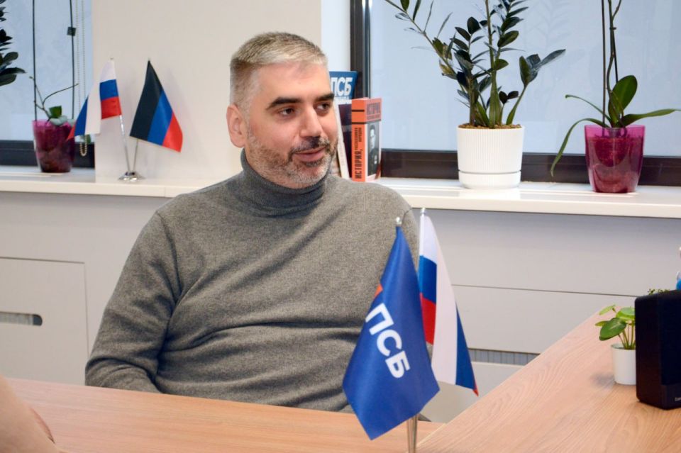 Алексей Дорофеев: Побывал с рабочей встречей в ПСБ, обменялись мнениями с управляющей офисом «Суворов» Анной Севериной Алексей Дорофеев: Побывал с рабочей встречей в ПСБ, обменялись мнениями с управляющей офисом «Суворов» Анной Севериной