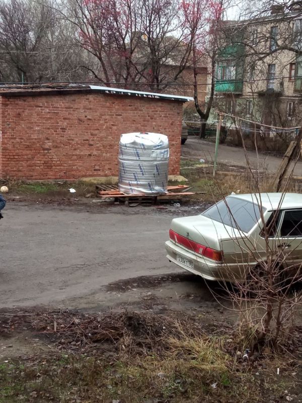 Александр Пеняев: С заботой об округе.. На 17.12.2025 г. сотрудниками МУП "ЭКОС" выполнены следующие виды работ: Продолжены работы по утеплению ёмкостей для воды на территории округа Выравнивание стойки знака по ул.... Александр Пеняев: С заботой об округе.. На 17.12.2025 г. сотрудниками МУП "ЭКОС" выполнены следующие виды работ: Продолжены работы по утеплению ёмкостей для воды на территории округа Выравнивание стойки знака по ул....