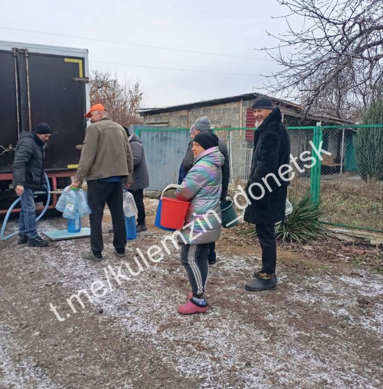 Алексей Кулемзин: Донецкие производители воды в кризисной ситуации с водоснабжением продолжают оказывать помощь населению города Алексей Кулемзин: Донецкие производители воды в кризисной ситуации с водоснабжением продолжают оказывать помощь населению города