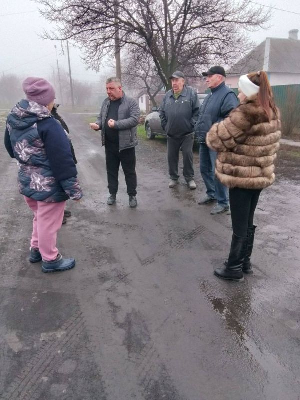 18 декабря заведующий Рассыпнянским территориальным сектором Александра Кендысь, провела встречу с населением по улице ул. Белова, д.131 18 декабря заведующий Рассыпнянским территориальным сектором Александра Кендысь, провела встречу с населением по улице ул. Белова, д.131