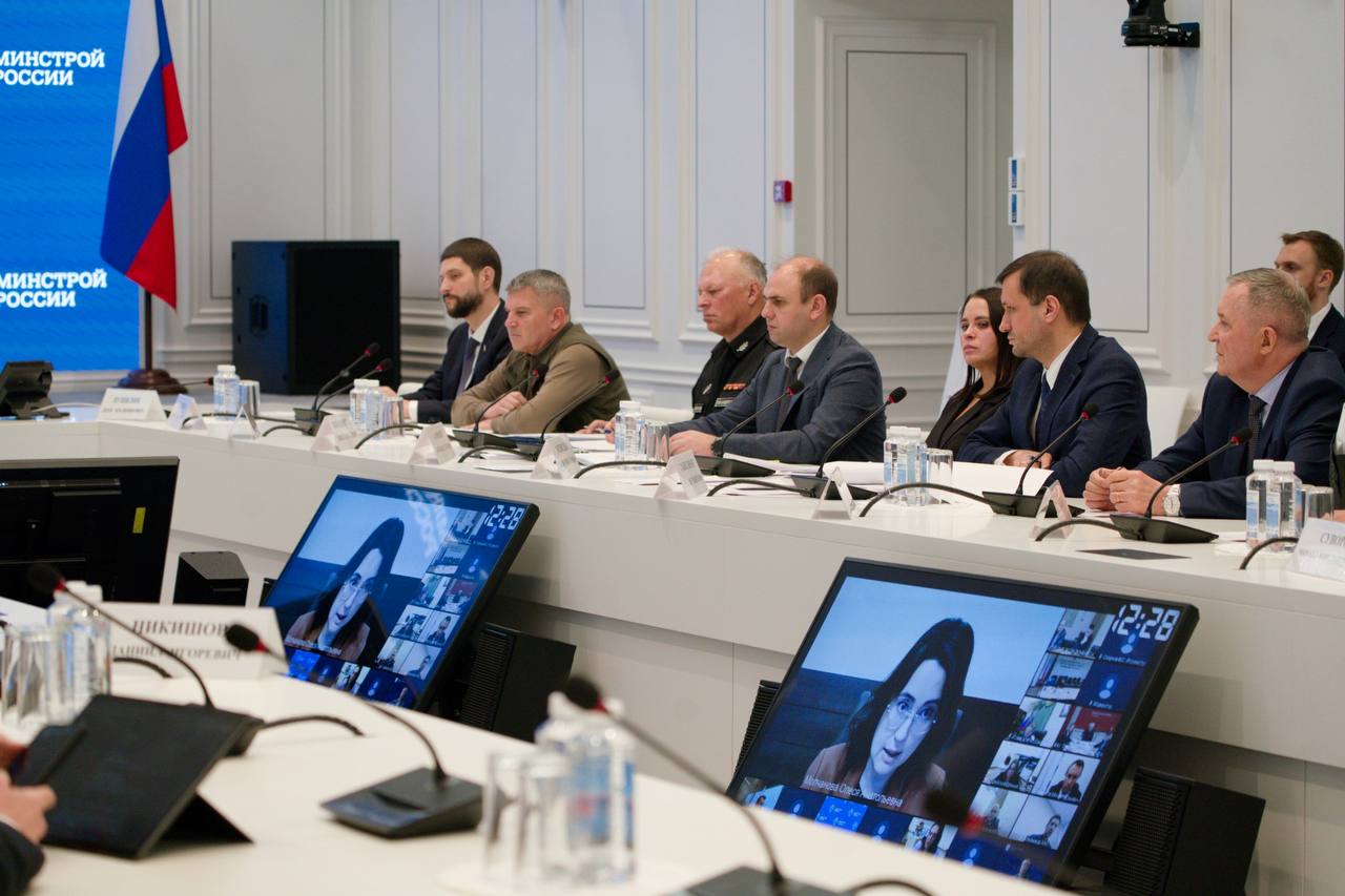 Александр Волошин: Сегодня принял участие в рабочем совещании под руководством Министра строительства и ЖКХ РФ Ирека Файзуллина Александр Волошин: Сегодня принял участие в рабочем совещании под руководством Министра строительства и ЖКХ РФ Ирека Файзуллина