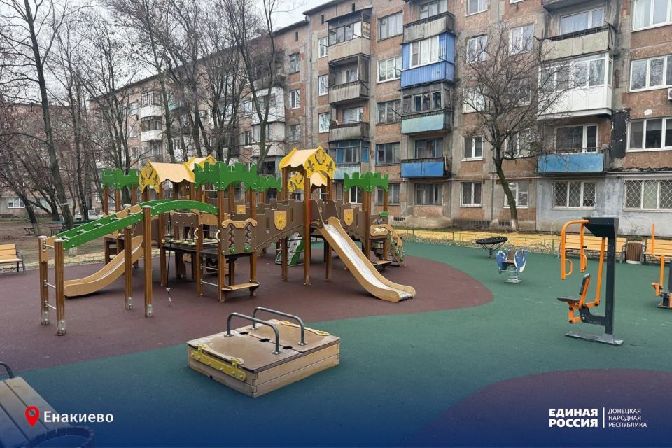 Детско-спортивная площадка – в подарок от друзей из Ленинградской области Детско-спортивная площадка – в подарок от друзей из Ленинградской области