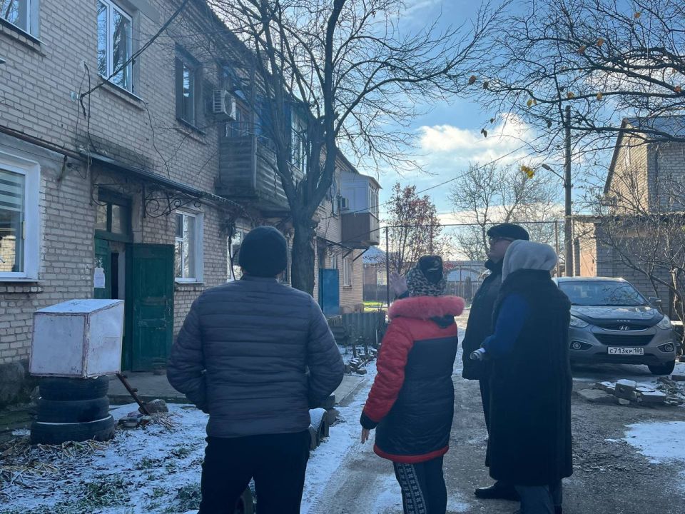 Василий Овчаров: Во исполнение поручений Главы ДНР Дениса Пушилина, а также в рамках национального проекта «Инфраструктура для жизни» и программы «Формирование комфортной городской среды» продолжаем благоустройства нашего... Василий Овчаров: Во исполнение поручений Главы ДНР Дениса Пушилина, а также в рамках национального проекта «Инфраструктура для жизни» и программы «Формирование комфортной городской среды» продолжаем благоустройства нашего...