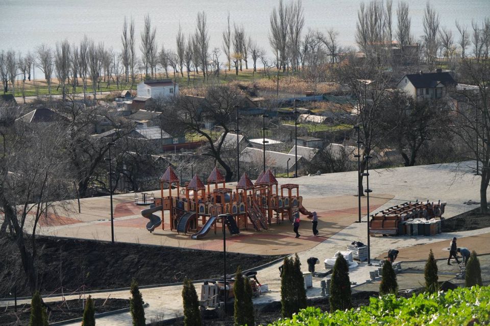 Вместо заброшки - новый парк: В Мариуполе создают место для отдыха с впечатляющими морскими видами Вместо заброшки - новый парк: В Мариуполе создают место для отдыха с впечатляющими морскими видами