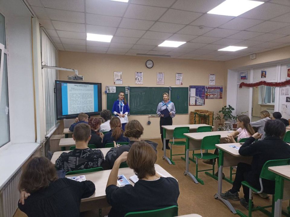 18 декабря 2025 года Волновахский районный центр занятости провел профориентационный урок для 18 учащихся 9 класса Волновахской школы №5 Волновахского муниципального округа под названием "Урок выбора профессии 18 декабря 2025 года Волновахский районный центр занятости провел профориентационный урок для 18 учащихся 9 класса Волновахской школы №5 Волновахского муниципального округа под названием "Урок выбора профессии