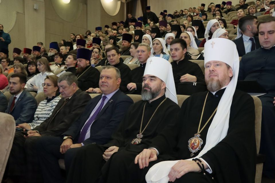 Лариса Толстыкина: Приняла участие в пленарном заседании регионального этапа 34-х международных Рождественских образовательных чтений «Просвещение и нравственность: формирование личности и вызовы времени» Лариса Толстыкина: Приняла участие в пленарном заседании регионального этапа 34-х международных Рождественских образовательных чтений «Просвещение и нравственность: формирование личности и вызовы времени»