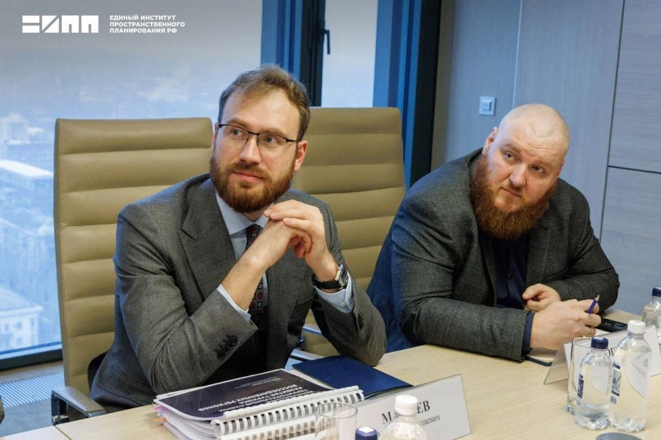 Инвестиционный потенциал прибрежных территорий ДНР для развития туризма был рассмотрен на совещании зампредседателя правительства ДНР Кирилла Макарова и директора Единого института пространственного планирования РФ Дины... Инвестиционный потенциал прибрежных территорий ДНР для развития туризма был рассмотрен на совещании зампредседателя правительства ДНР Кирилла Макарова и директора Единого института пространственного планирования РФ Дины...