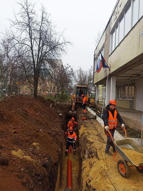 Строители из Ленобласти закончили прокладку очередного участка коллектора в Карло-Марксово г.о. Енакиево Строители из Ленобласти закончили прокладку очередного участка коллектора в Карло-Марксово г.о. Енакиево