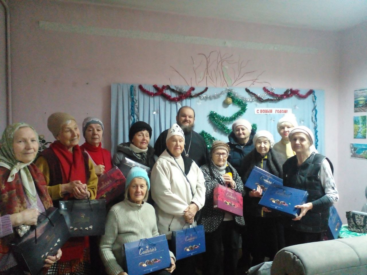 Духовное тепло и праздничное настроение в Центре социального обслуживания Калининского района Духовное тепло и праздничное настроение в Центре социального обслуживания Калининского района