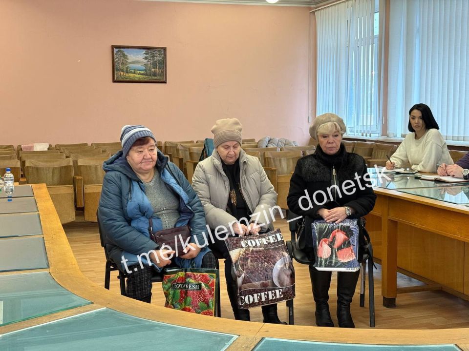 Сегодня советник главы администрации городского округа Донецк Николай Волков провёл приём граждан в общественной приёмной Донецкого городского местного отделения партии «Единая Россия» Сегодня советник главы администрации городского округа Донецк Николай Волков провёл приём граждан в общественной приёмной Донецкого городского местного отделения партии «Единая Россия»