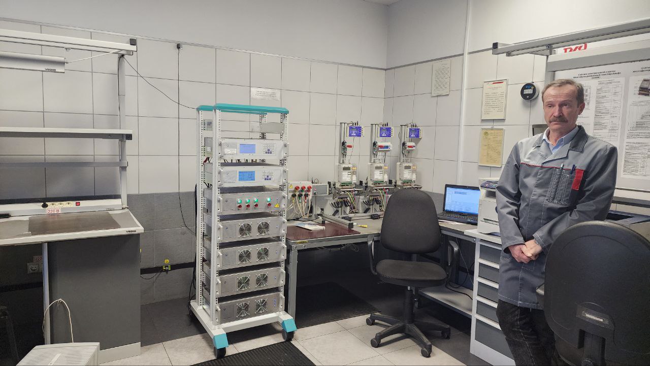 Начальник Дорожного центра стандартизации, метрологии и экспертизы Донецкого филиала ФГУП «ЖДН» Ольга Косик в ходе рабочей поездки в Октябрьский центр метрологии Октябрьской железной дороги ОАО «РЖД» подписала акт по... Начальник Дорожного центра стандартизации, метрологии и экспертизы Донецкого филиала ФГУП «ЖДН» Ольга Косик в ходе рабочей поездки в Октябрьский центр метрологии Октябрьской железной дороги ОАО «РЖД» подписала акт по...