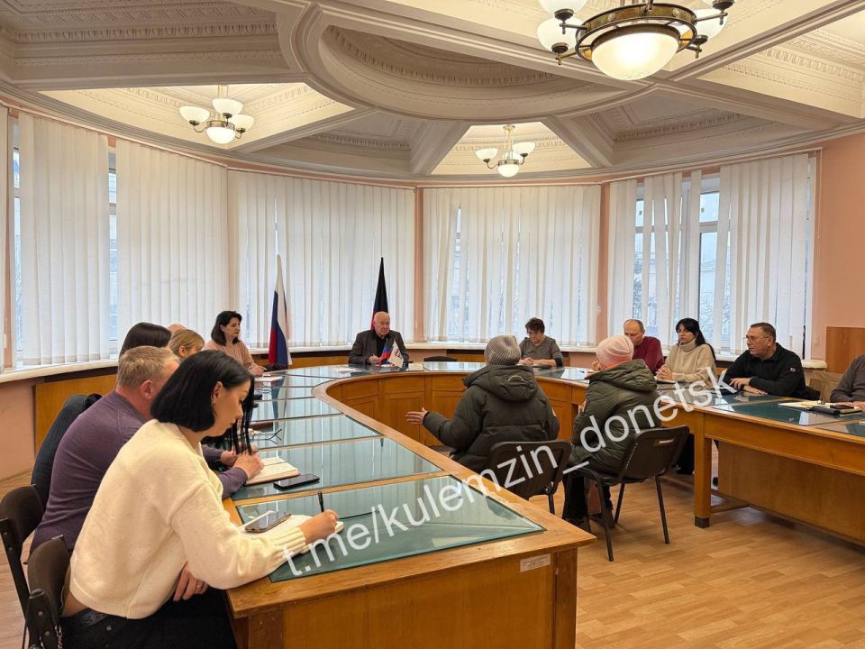 Сегодня советник главы администрации городского округа Донецк Николай Волков провёл приём граждан в общественной приёмной Донецкого городского местного отделения партии «Единая Россия» Сегодня советник главы администрации городского округа Донецк Николай Волков провёл приём граждан в общественной приёмной Донецкого городского местного отделения партии «Единая Россия»