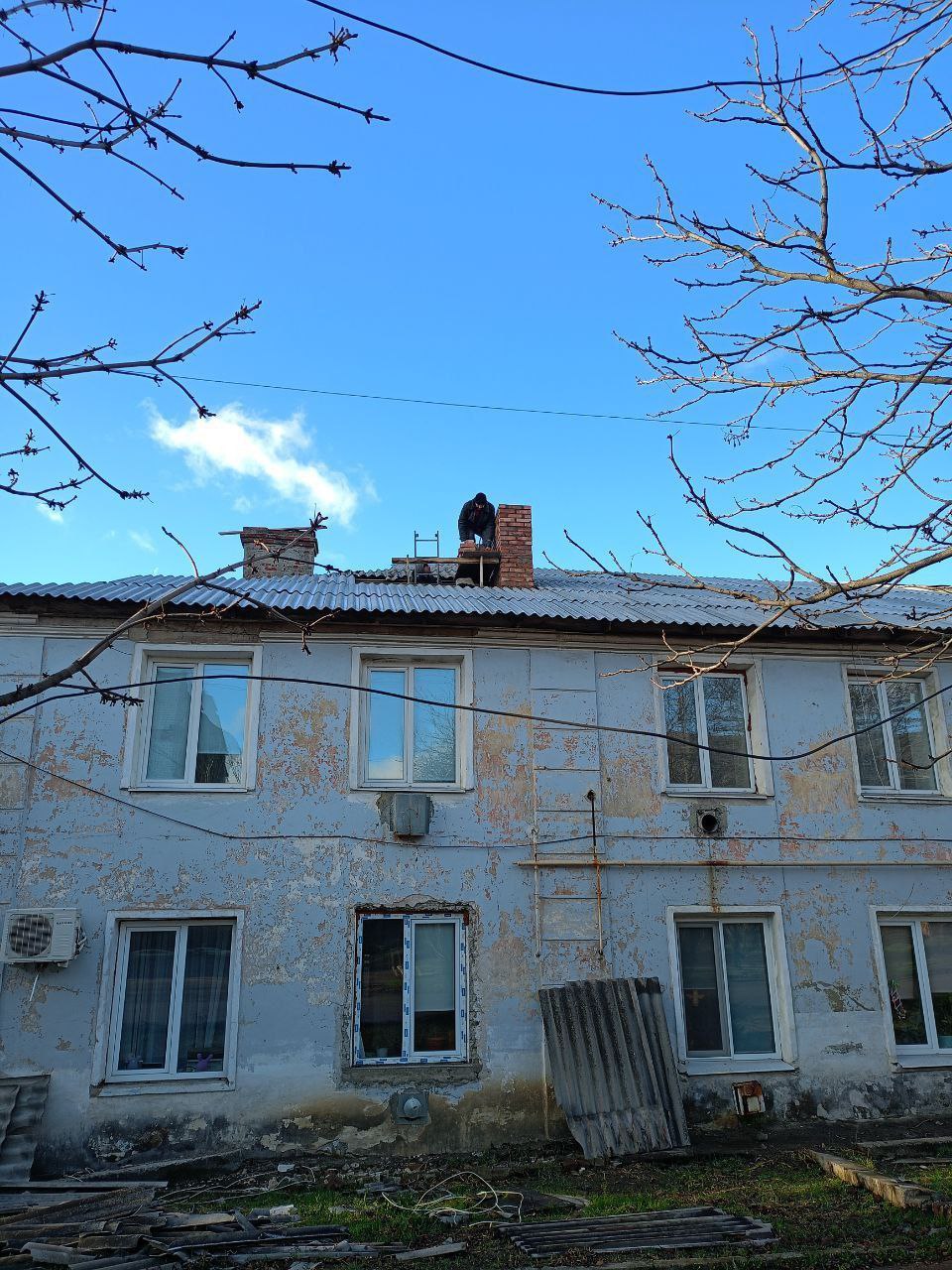 Александр Качанов: В Докучаевске ведутся работы по ремонту кровель жилых домов Александр Качанов: В Докучаевске ведутся работы по ремонту кровель жилых домов