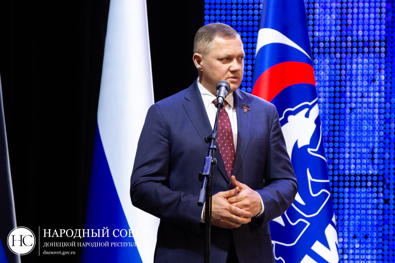 Константин Кузьмин: Сегодня вместе с коллегами подвели итоги деятельности Донецкого регионального отделения партии «Единая Россия» Константин Кузьмин: Сегодня вместе с коллегами подвели итоги деятельности Донецкого регионального отделения партии «Единая Россия»