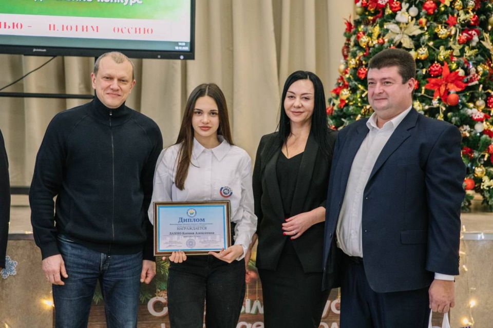 Школьники Мариуполя представили ДНР на всероссийском конкурсе «Моя родословная» Школьники Мариуполя представили ДНР на всероссийском конкурсе «Моя родословная»