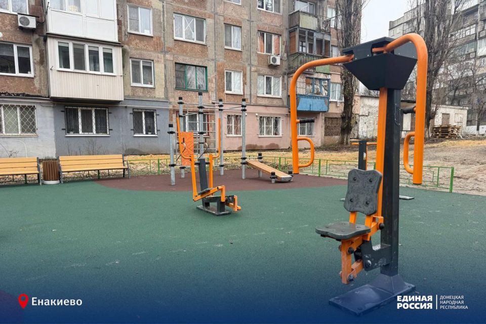 Детско-спортивная площадка – в подарок от друзей из Ленинградской области Детско-спортивная площадка – в подарок от друзей из Ленинградской области