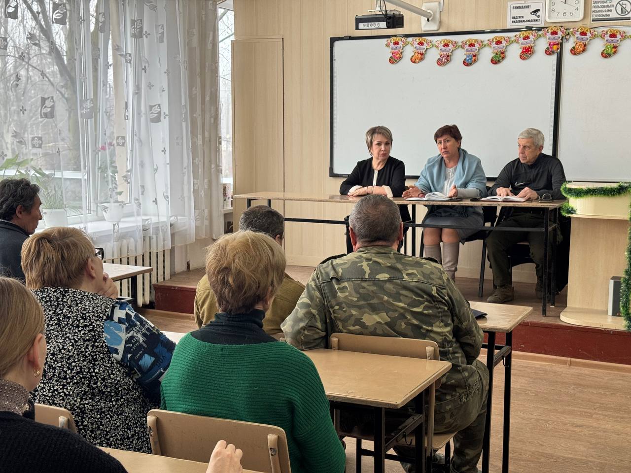 Елена Рязанцева: В Донецком технологическом колледже обсудили актуальные вопросы района Елена Рязанцева: В Донецком технологическом колледже обсудили актуальные вопросы района