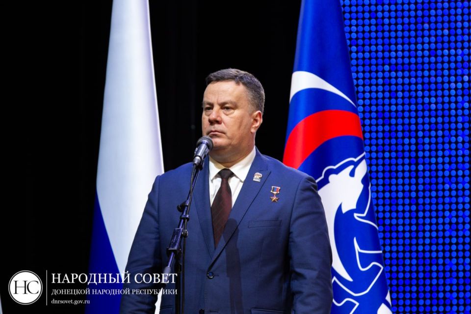 Константин Кузьмин: Сегодня вместе с коллегами подвели итоги деятельности Донецкого регионального отделения партии «Единая Россия» Константин Кузьмин: Сегодня вместе с коллегами подвели итоги деятельности Донецкого регионального отделения партии «Единая Россия»