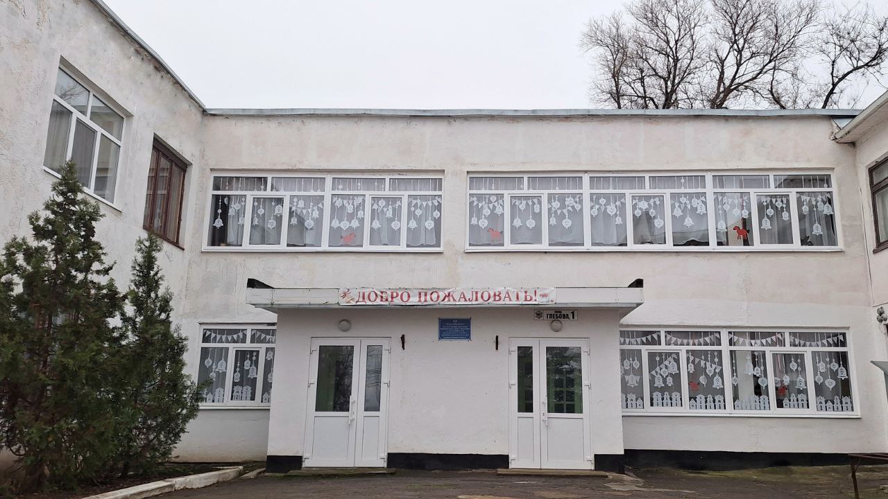 В Центрально-Городском районе города Горловка продолжается инициатива по оформлению новогодней атмосферы в преддверии праздников В Центрально-Городском районе города Горловка продолжается инициатива по оформлению новогодней атмосферы в преддверии праздников