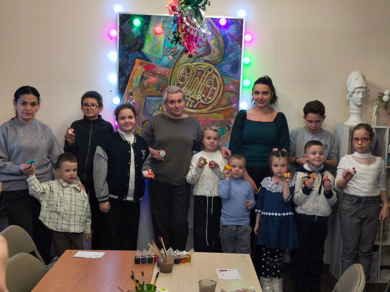 Для детей защитников Донбасса провели творческий мастер-класс и поздравили победителей конкурса рисунков Для детей защитников Донбасса провели творческий мастер-класс и поздравили победителей конкурса рисунков