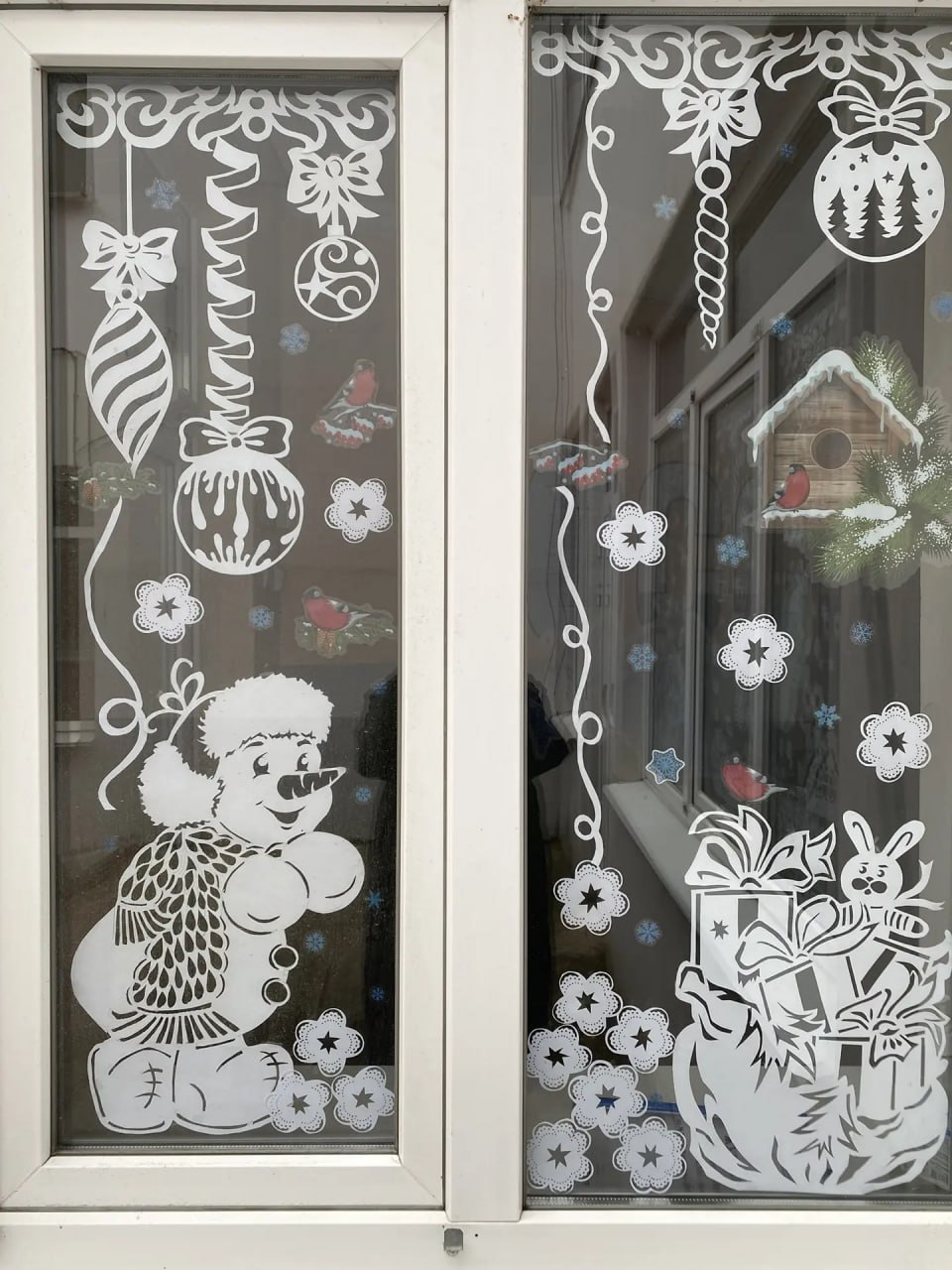 В ГКДОУ «Детский сад № 23 г.о. Харцызск» ДНР уже стало доброй традицией украшать окна под Новый год В ГКДОУ «Детский сад № 23 г.о. Харцызск» ДНР уже стало доброй традицией украшать окна под Новый год