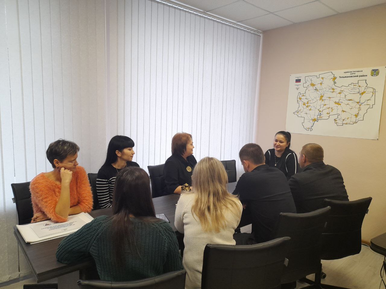 Сегодня депутат Тельмановского муниципального совета Мария Вагнер провела встречу с сотрудниками совета