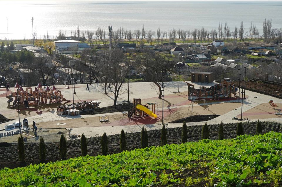 Вместо заброшки - новый парк: В Мариуполе создают место для отдыха с впечатляющими морскими видами Вместо заброшки - новый парк: В Мариуполе создают место для отдыха с впечатляющими морскими видами