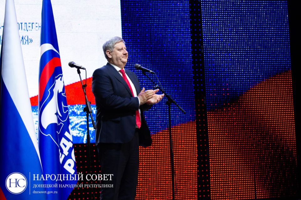 Константин Кузьмин: Сегодня вместе с коллегами подвели итоги деятельности Донецкого регионального отделения партии «Единая Россия» Константин Кузьмин: Сегодня вместе с коллегами подвели итоги деятельности Донецкого регионального отделения партии «Единая Россия»