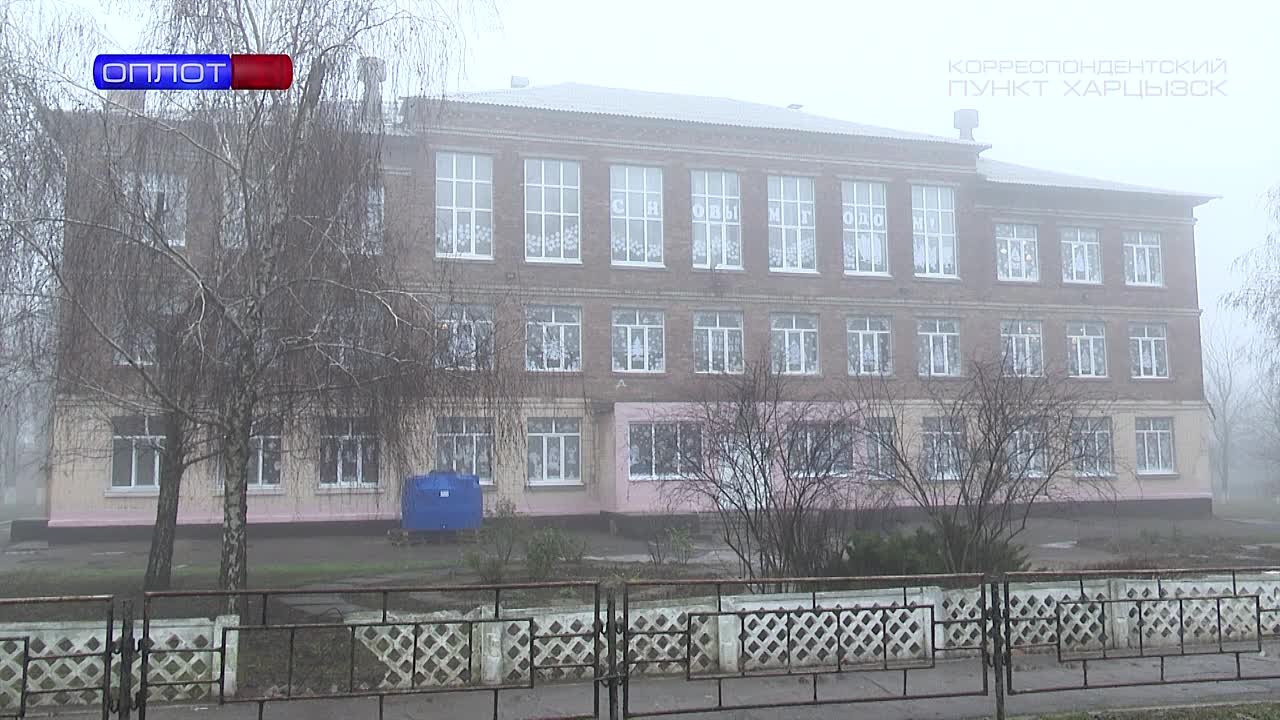 Украшение окон в новогоднем стиле