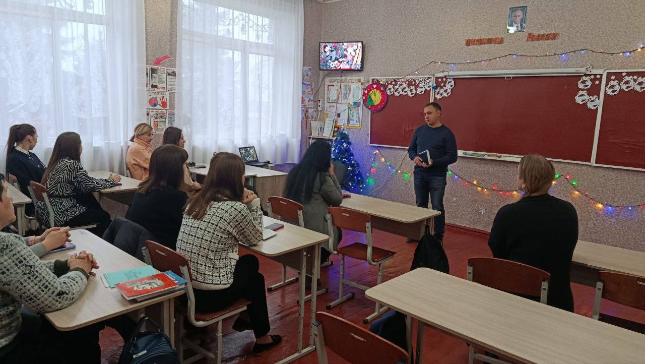 18 декабря депутат Макеевского городского совета Донецкой Народной Республики первого созыва Андрей Зотеевпровел встречу с трудовым коллективом Основной школы № 80 18 декабря депутат Макеевского городского совета Донецкой Народной Республики первого созыва Андрей Зотеевпровел встречу с трудовым коллективом Основной школы № 80