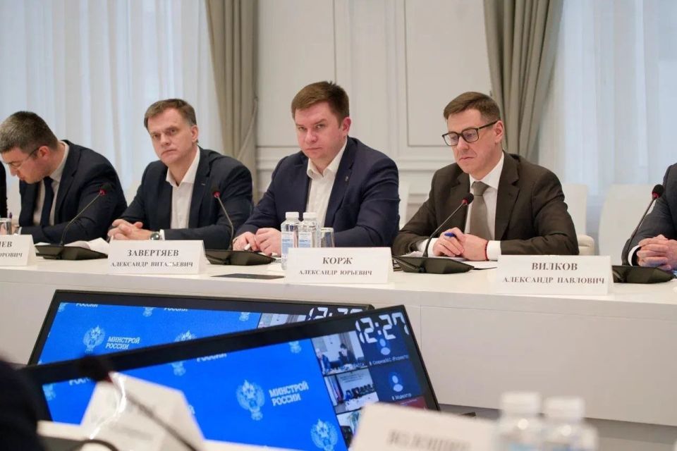Министр строительства и ЖКХ РФ Ирек Файзуллин провел рабочее совещание, посвященное решению проблем с водоснабжением в Донецкой Народной Республике и развитию водовода «Дон – Северский Донец – Донбасс» Министр строительства и ЖКХ РФ Ирек Файзуллин провел рабочее совещание, посвященное решению проблем с водоснабжением в Донецкой Народной Республике и развитию водовода «Дон – Северский Донец – Донбасс»
