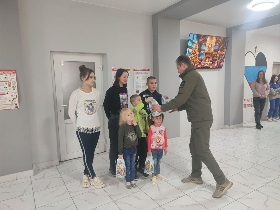 Иван Приходько: В Горловку доставлены сладкие подарки для юных горловчан Иван Приходько: В Горловку доставлены сладкие подарки для юных горловчан