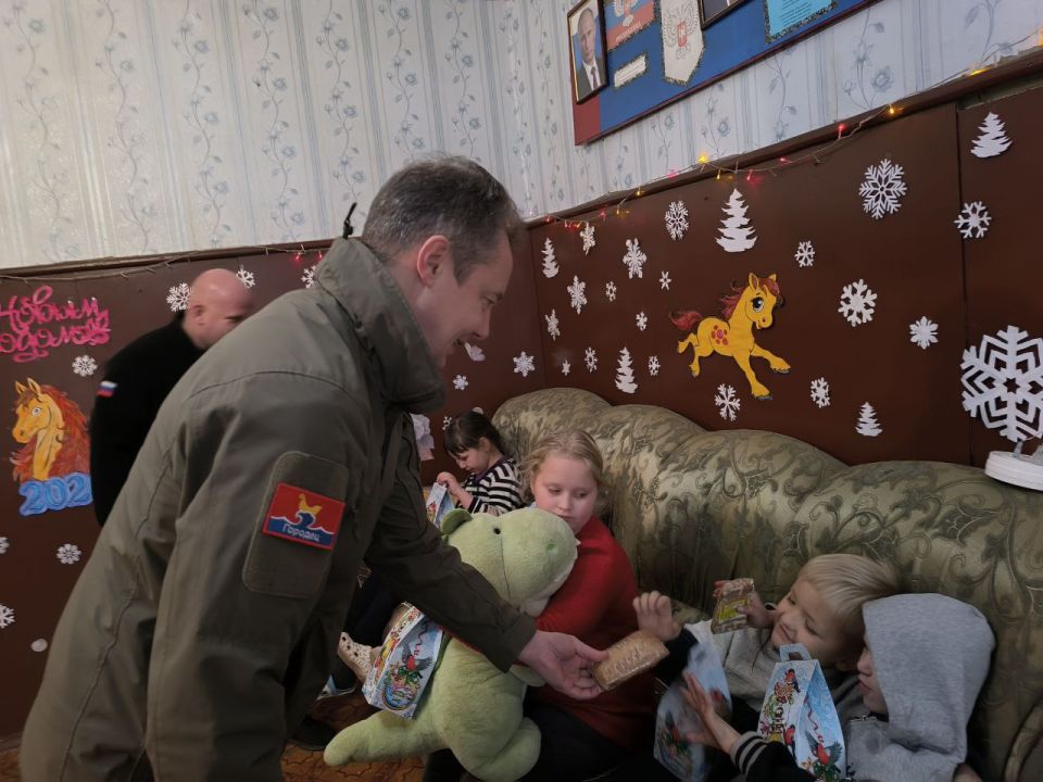 Иван Приходько: В Горловку доставлены сладкие подарки для юных горловчан Иван Приходько: В Горловку доставлены сладкие подарки для юных горловчан