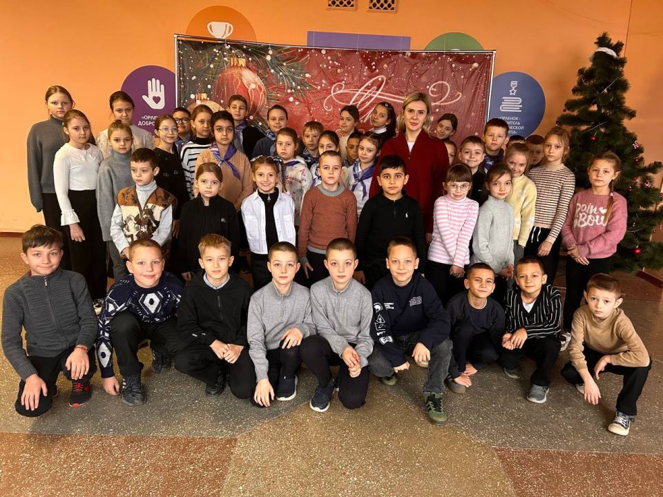 В рамках партийного проекта "Безопасные дороги" начальник отдела молодежной политики Администрации городского округа Харцызск Анна Шпак провела лекцию с обучающимися младшего школьного звена В рамках партийного проекта "Безопасные дороги" начальник отдела молодежной политики Администрации городского округа Харцызск Анна Шпак провела лекцию с обучающимися младшего школьного звена