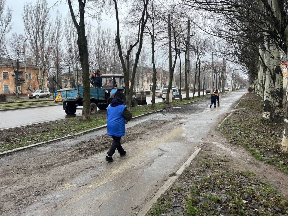 О работе МУП «Простор». Муниципальное унитарное мероприятие «Простор» ежедневно выполняет все необходимые работы по содержанию городских улиц О работе МУП «Простор». Муниципальное унитарное мероприятие «Простор» ежедневно выполняет все необходимые работы по содержанию городских улиц