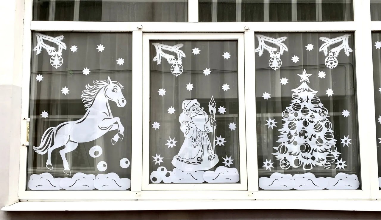 В ГКДОУ «Детский сад № 23 г.о. Харцызск» ДНР уже стало доброй традицией украшать окна под Новый год В ГКДОУ «Детский сад № 23 г.о. Харцызск» ДНР уже стало доброй традицией украшать окна под Новый год