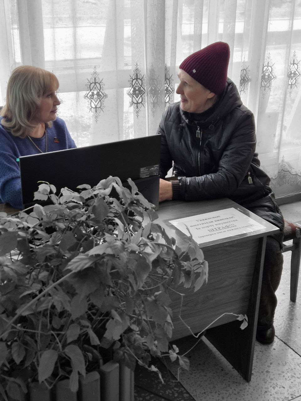 Встреча с населением. Депутат Торезского городского совета Людмила Пархоменко провела встречу с населением по адресу: г. Торез, ул. Баумана, 23. Людмила Константиновна проинформировала граждан о мероприятиях по... Встреча с населением. Депутат Торезского городского совета Людмила Пархоменко провела встречу с населением по адресу: г. Торез, ул. Баумана, 23. Людмила Константиновна проинформировала граждан о мероприятиях по...