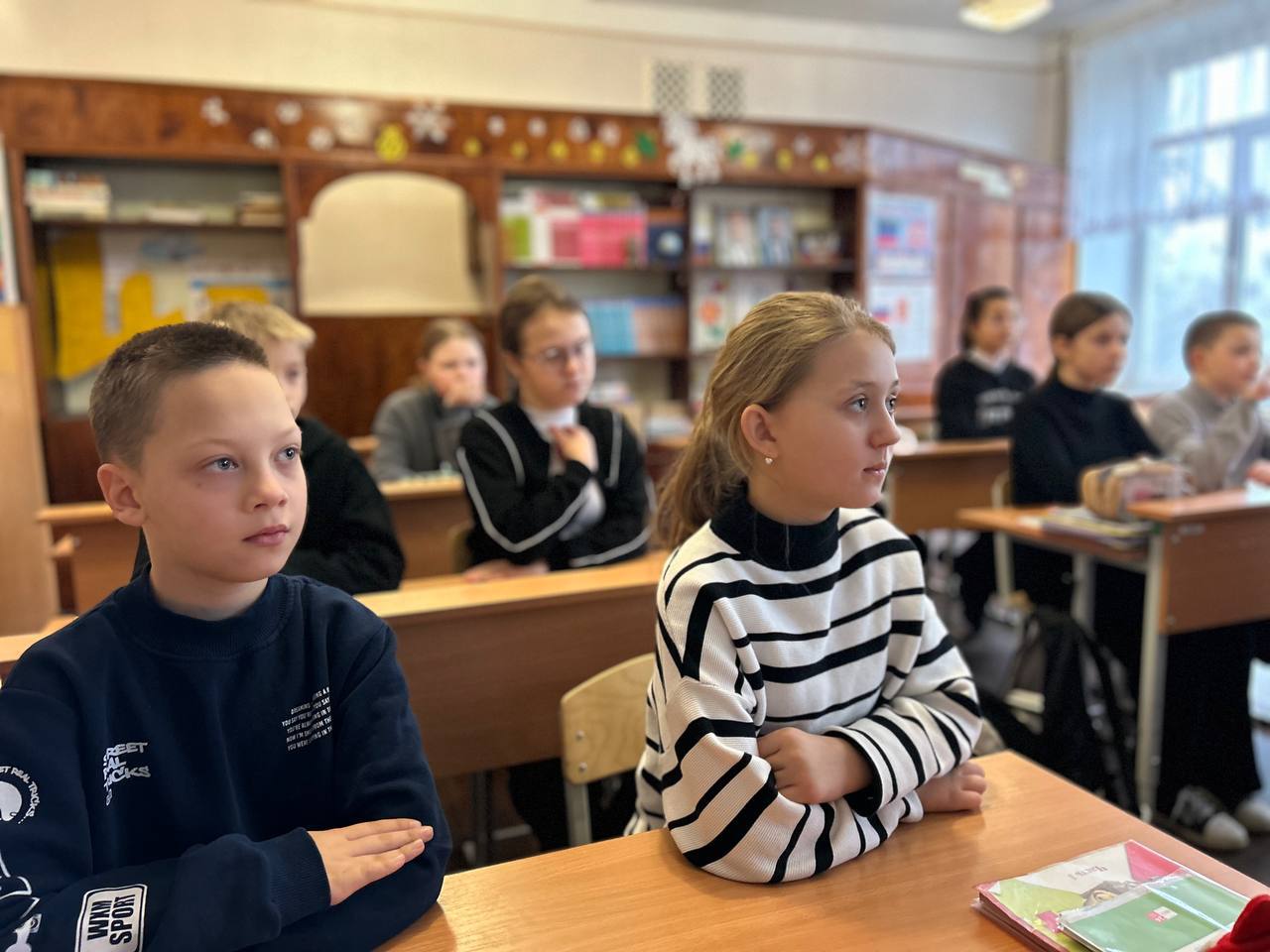 В рамках партийного проекта "Безопасные дороги" начальник отдела молодежной политики Администрации городского округа Харцызск Анна Шпак провела лекцию с обучающимися младшего школьного звена В рамках партийного проекта "Безопасные дороги" начальник отдела молодежной политики Администрации городского округа Харцызск Анна Шпак провела лекцию с обучающимися младшего школьного звена