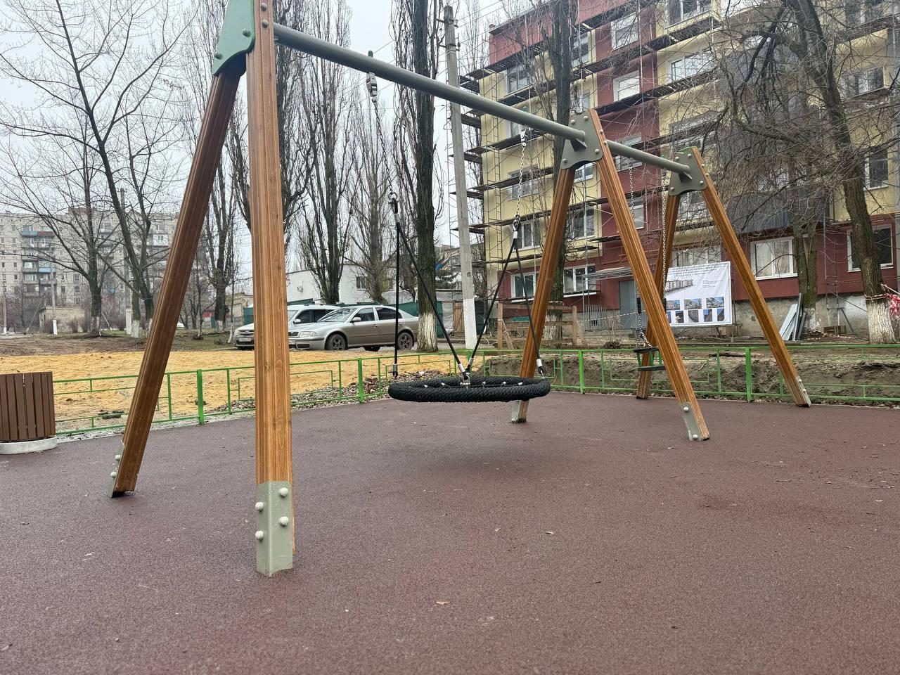 Строители из Ленобласти завершили работы на детско-спортивной площадке в Енакиево на улице Брайляна Строители из Ленобласти завершили работы на детско-спортивной площадке в Енакиево на улице Брайляна