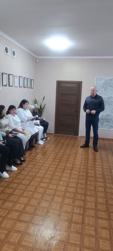 Роман Конев: 18 декабря 2025 года депутаты Горловского городского совета от фракции «Единая Россия» – Наталия Ботвина, Евгений Прокопович, Нелля Якуненко в рамках исполнения поручения Главы Донецкой Народной Республики... Роман Конев: 18 декабря 2025 года депутаты Горловского городского совета от фракции «Единая Россия» – Наталия Ботвина, Евгений Прокопович, Нелля Якуненко в рамках исполнения поручения Главы Донецкой Народной Республики...