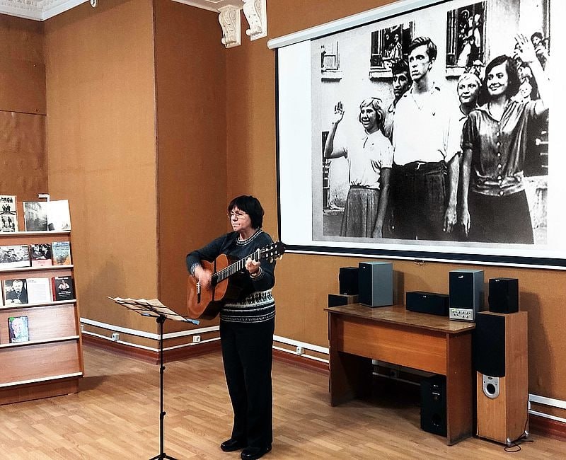 В библиотеке имени Н.К. Крупской состоялась патриотическая кинопрограмма для участников СВО и членов их семей В библиотеке имени Н.К. Крупской состоялась патриотическая кинопрограмма для участников СВО и членов их семей