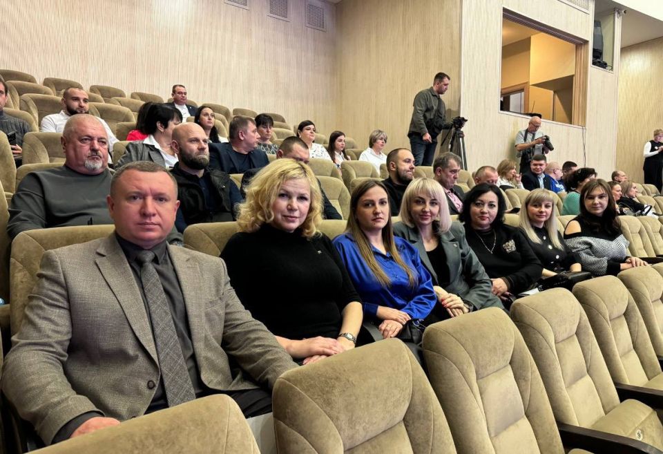 Делегация партийцев Единой России из Снежного во главе с главой муниципалитета, секретарем местного отделения партии Сергеем Ермаковым приняла участие в Конференции Делегация партийцев Единой России из Снежного во главе с главой муниципалитета, секретарем местного отделения партии Сергеем Ермаковым приняла участие в Конференции