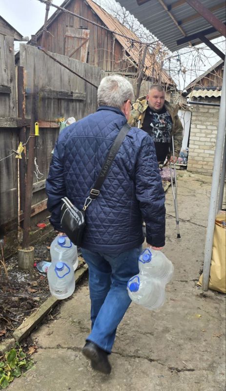 Дмитрий Огилец: Вчера также проведали двух наших боевых товарищей, которые в 2022 году потеряли ноги Дмитрий Огилец: Вчера также проведали двух наших боевых товарищей, которые в 2022 году потеряли ноги