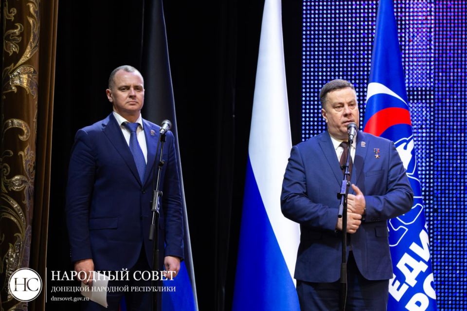 Константин Кузьмин: Сегодня вместе с коллегами подвели итоги деятельности Донецкого регионального отделения партии «Единая Россия» Константин Кузьмин: Сегодня вместе с коллегами подвели итоги деятельности Донецкого регионального отделения партии «Единая Россия»