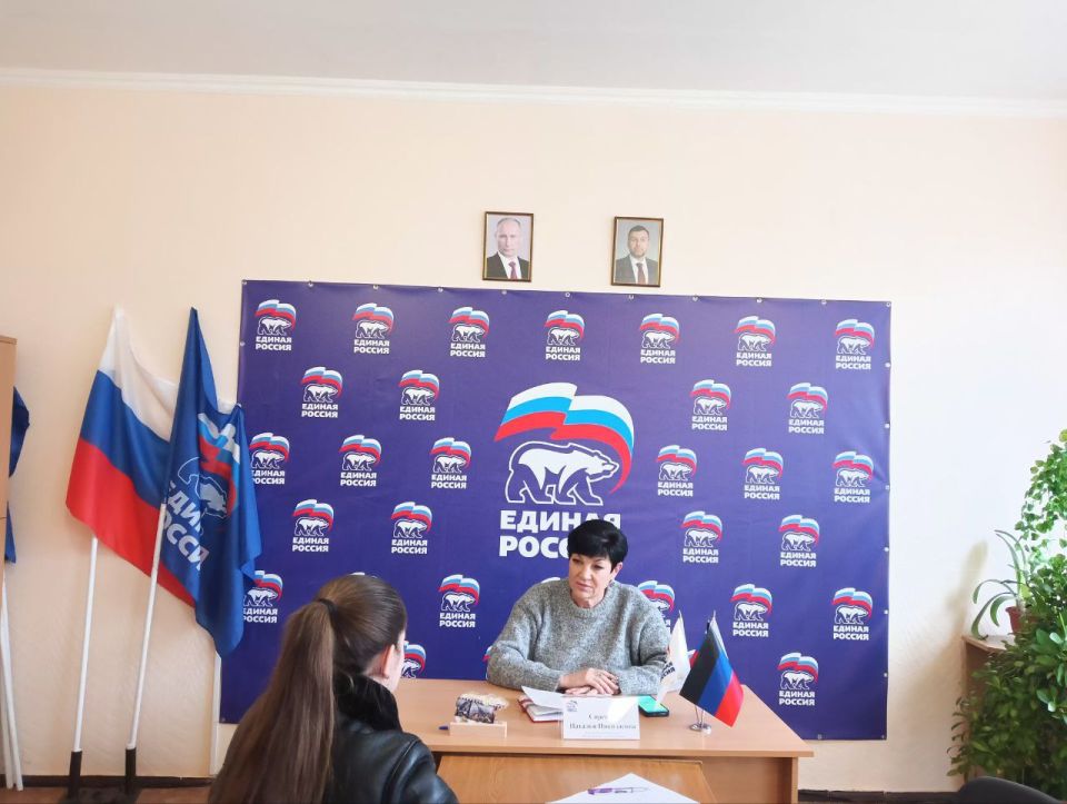 18 декабря 2025 года в Дебальцево депутат Дебальцевского городского совета от Всероссийской политической партии «Единая Россия» Наталья Сиренко провела очередной личный прием граждан в общественной приемной партии 18 декабря 2025 года в Дебальцево депутат Дебальцевского городского совета от Всероссийской политической партии «Единая Россия» Наталья Сиренко провела очередной личный прием граждан в общественной приемной партии