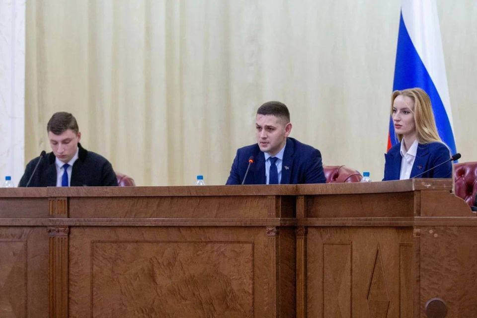 Состоялось 4-е пленарное заседание Молодежного Парламента Донецкой Народной Республики Состоялось 4-е пленарное заседание Молодежного Парламента Донецкой Народной Республики