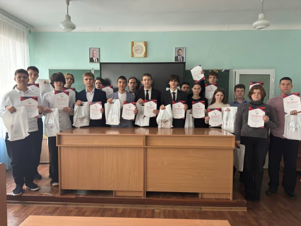 Молодежь Ждановки изучает избирательное право Молодежь Ждановки изучает избирательное право