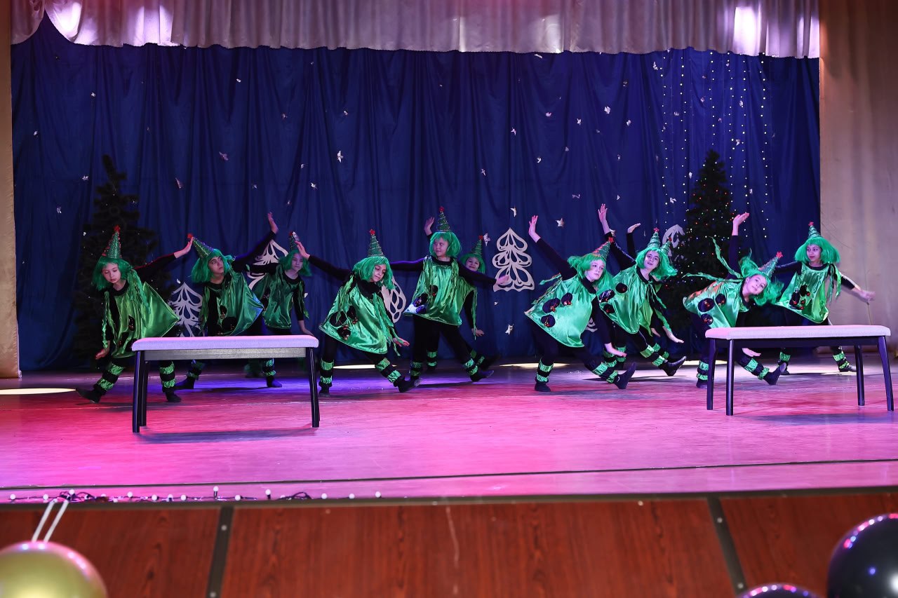 В Ждановке прошло театрализованное представление ко Дню Святого Николая В Ждановке прошло театрализованное представление ко Дню Святого Николая