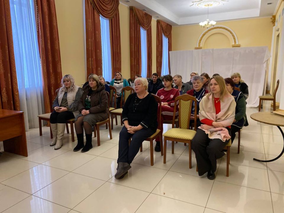 Заместитель главы Администрации муниципального образования городского округа Харцызск Александр Костюченко провел встречу с трудовым коллективом МБУ "Харцызский городской Дворец культуры" Заместитель главы Администрации муниципального образования городского округа Харцызск Александр Костюченко провел встречу с трудовым коллективом МБУ "Харцызский городской Дворец культуры"